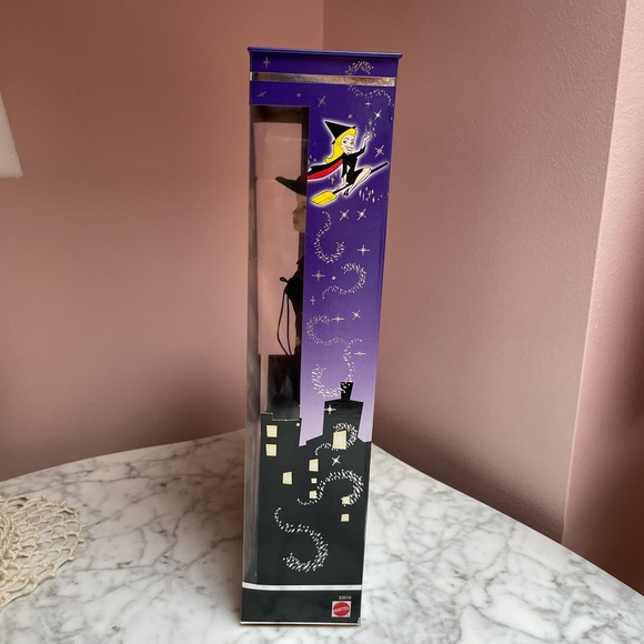 Bewitched Barbie - Picture 4 of 6